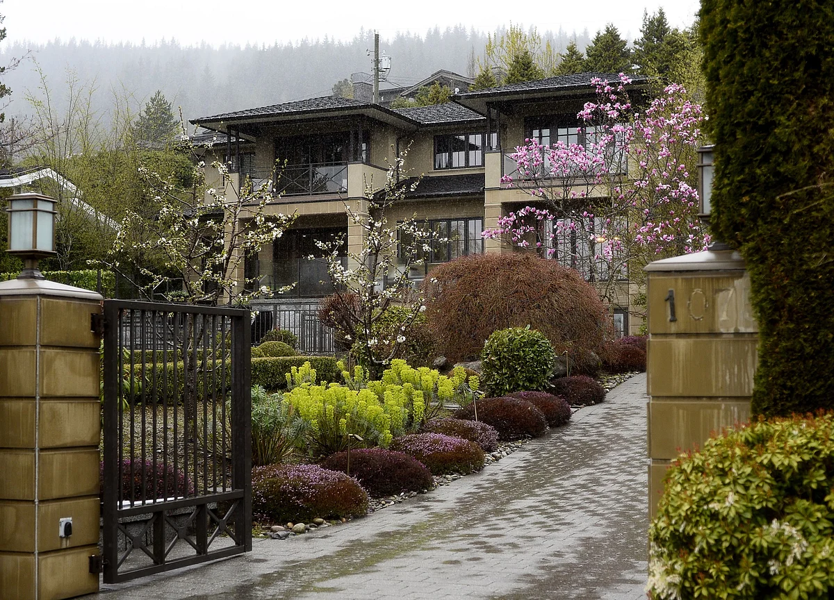 New York, London Get Hit Hardest in Mega-Mansion Sales Plunge