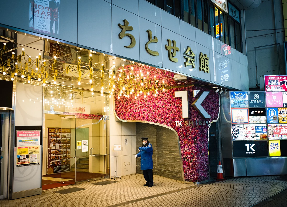 Lacking Legal Means, Japan Is Paying Night Clubs to Shut