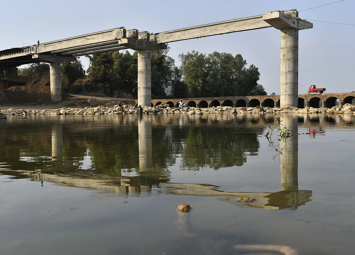 Upgrade of India’s Creaky Infrastructure Seen Delayed by Virus