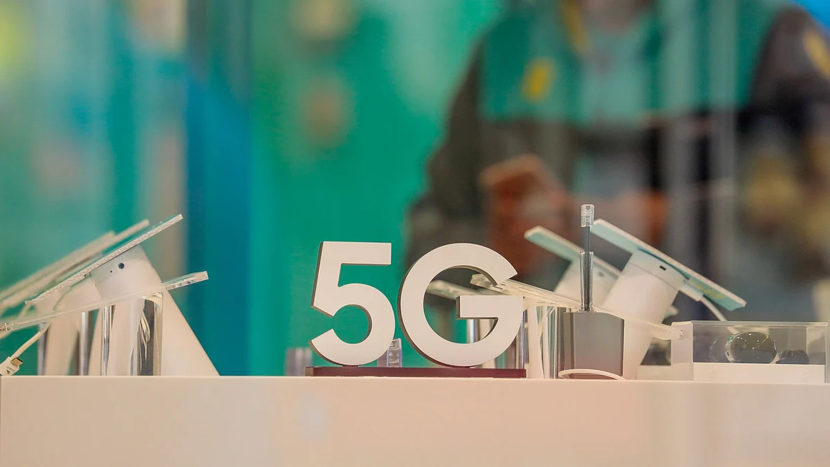 A sign advertising 5G network-enable phones sits on display inside a EE mobile phone store, operated by BT Group Plc, in Reading, U.K. (Photographer: Jason Alden/Bloomberg)