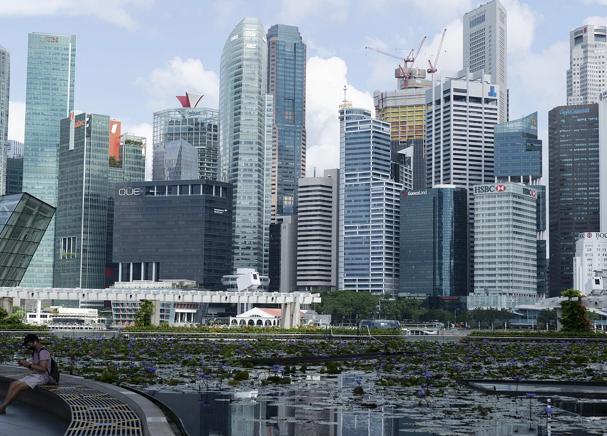 Singapore Job Offers Canceled Amid Recession, Recruiters Say