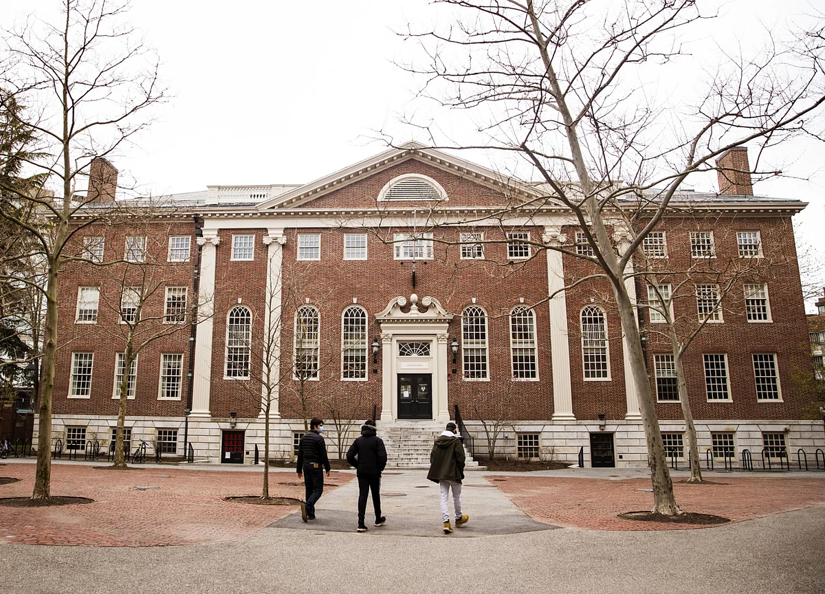 Top-Ranked U.S. Business Schools Are Losing Vital Foreign Students