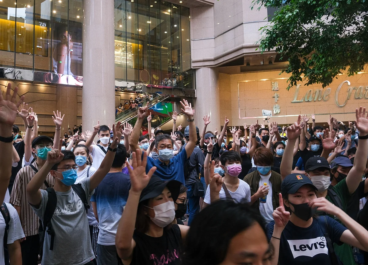 U.K. Blocks Hong Kong Extradition, Weapons Over Security Law