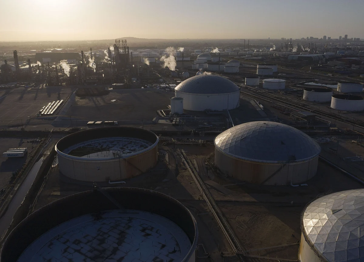 Brent Climbs to Four-Month High on Signs of Economic Recovery