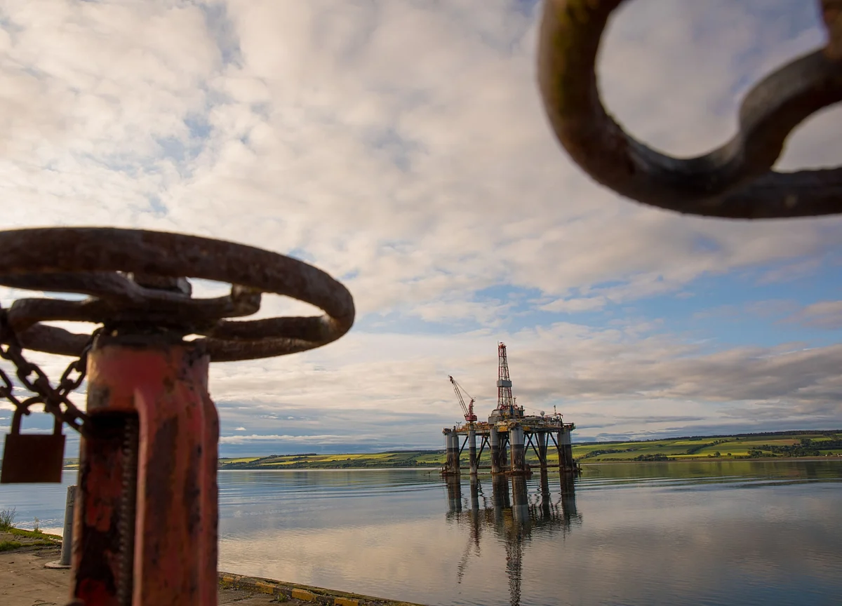 Oil Falls on Signs OPEC+ Will Taper Cuts Even With Virus Surging