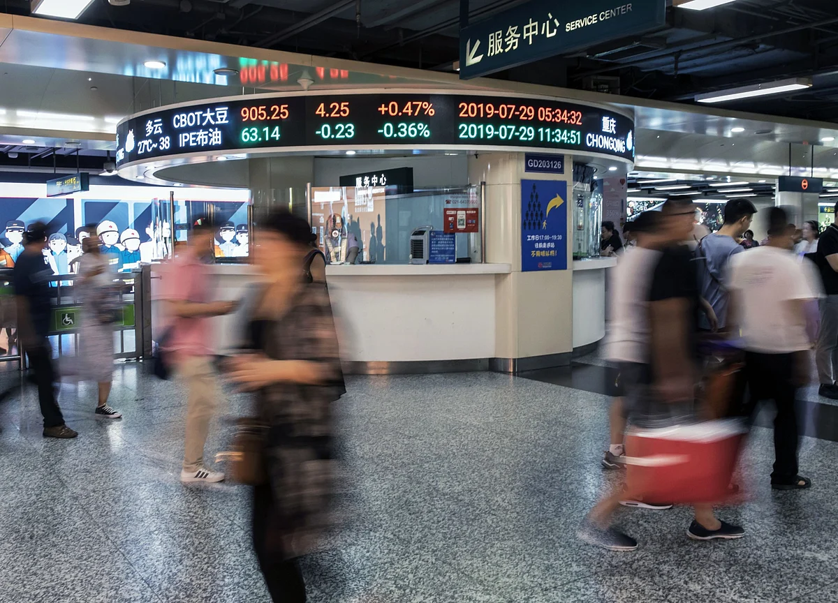 China Stock Euphoria Lifts IPO to Record 924% First-Day Gain