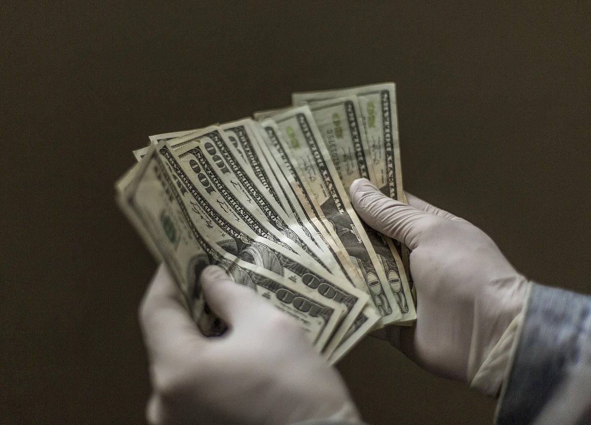 Wealthy Investors Worry About Lack of Cash If Pandemic Returns