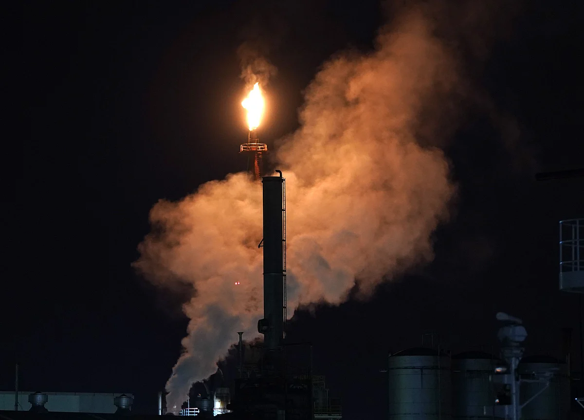 Oil Slips With Weak Economic Data Reinforcing Sour Demand View