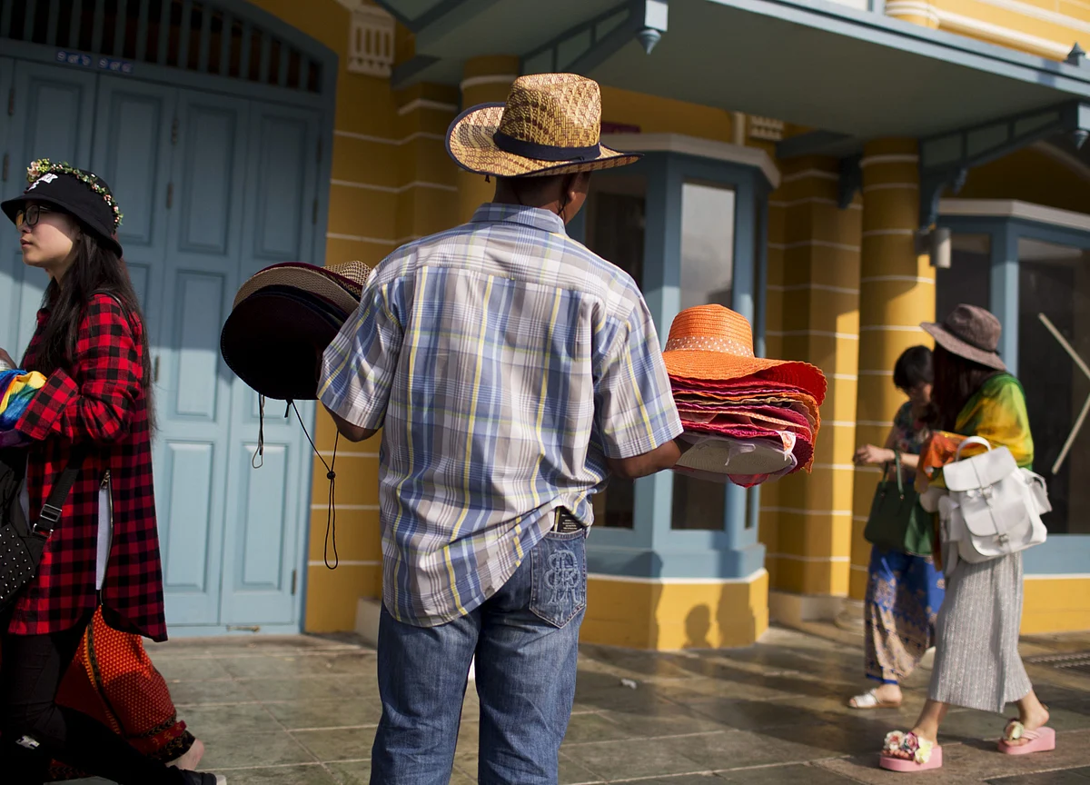 Without Tourists, Asia’s Vendors Turn to Facebook