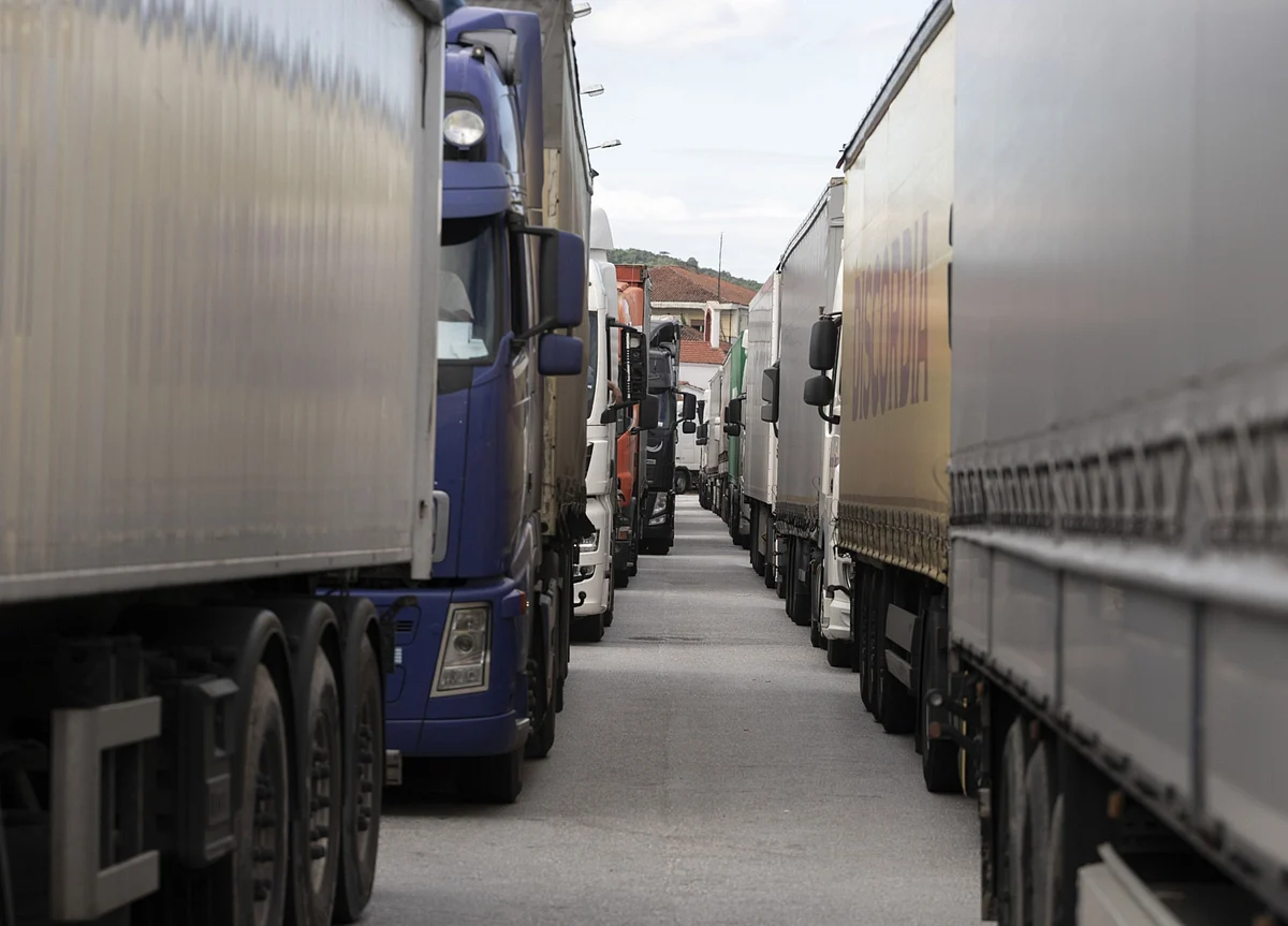 U.K. Plans Truck Stop by White Cliffs of Dover After Brexit