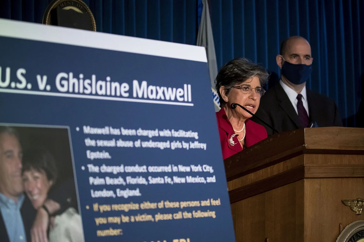Mystery of Ghislaine Maxwell’s Wealth Hangs Over Sex-Abuse Case