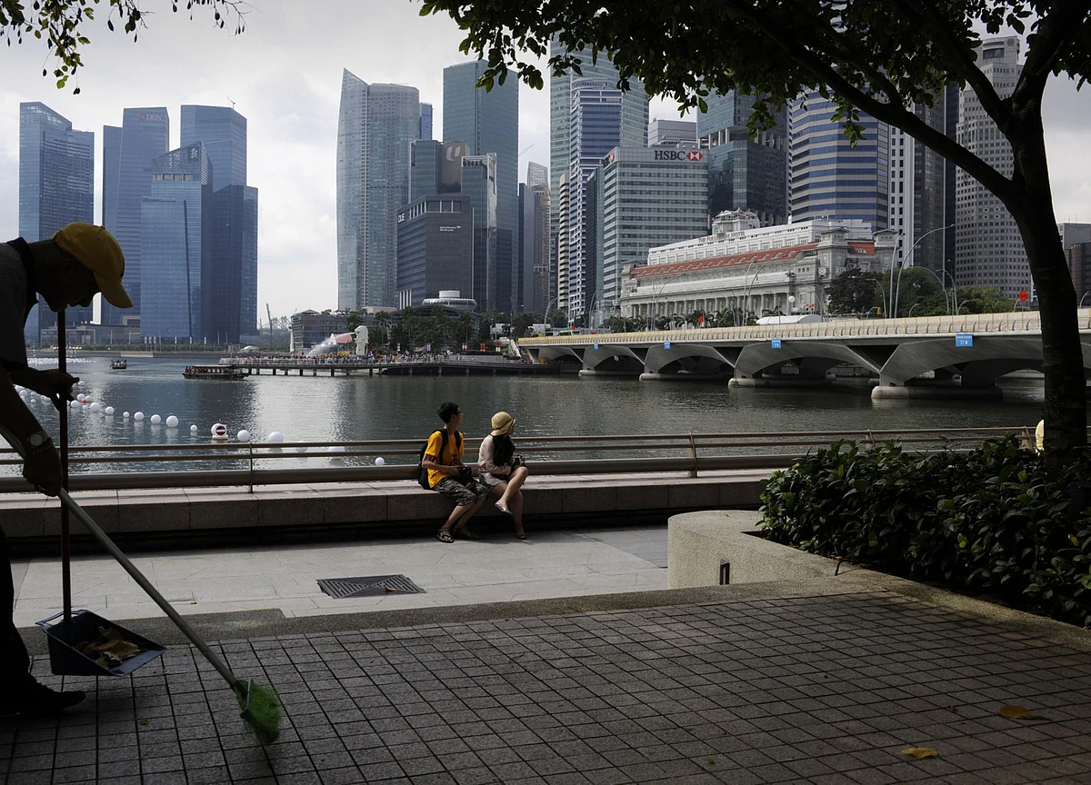 Emerging Economies Face Real Risk of ‘Submerging,’ Singapore Official Says