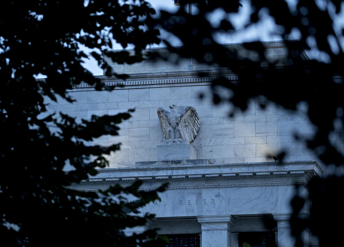 Fed Mulls Explicit Forward Guidance, Stays Wary of Yield Targets