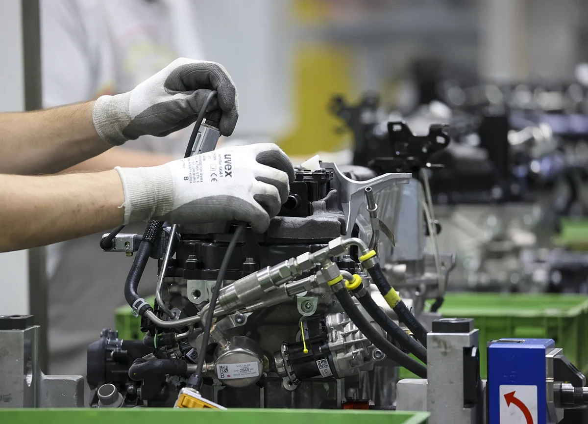 German Factory Orders Surprise as More Workers Move Off Furlough