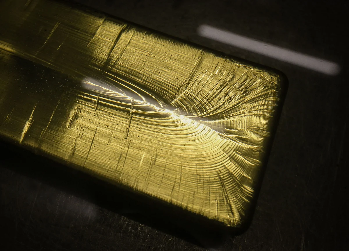 Gold Posts First Weekly Loss Since June After Big Plunge