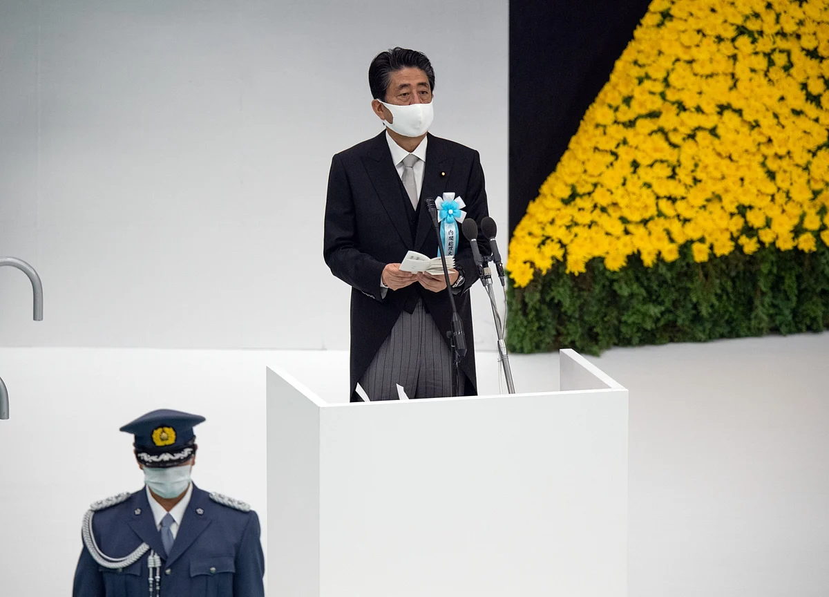 Japan’s Abe Returns to Work After Unexpected Hospital Visit