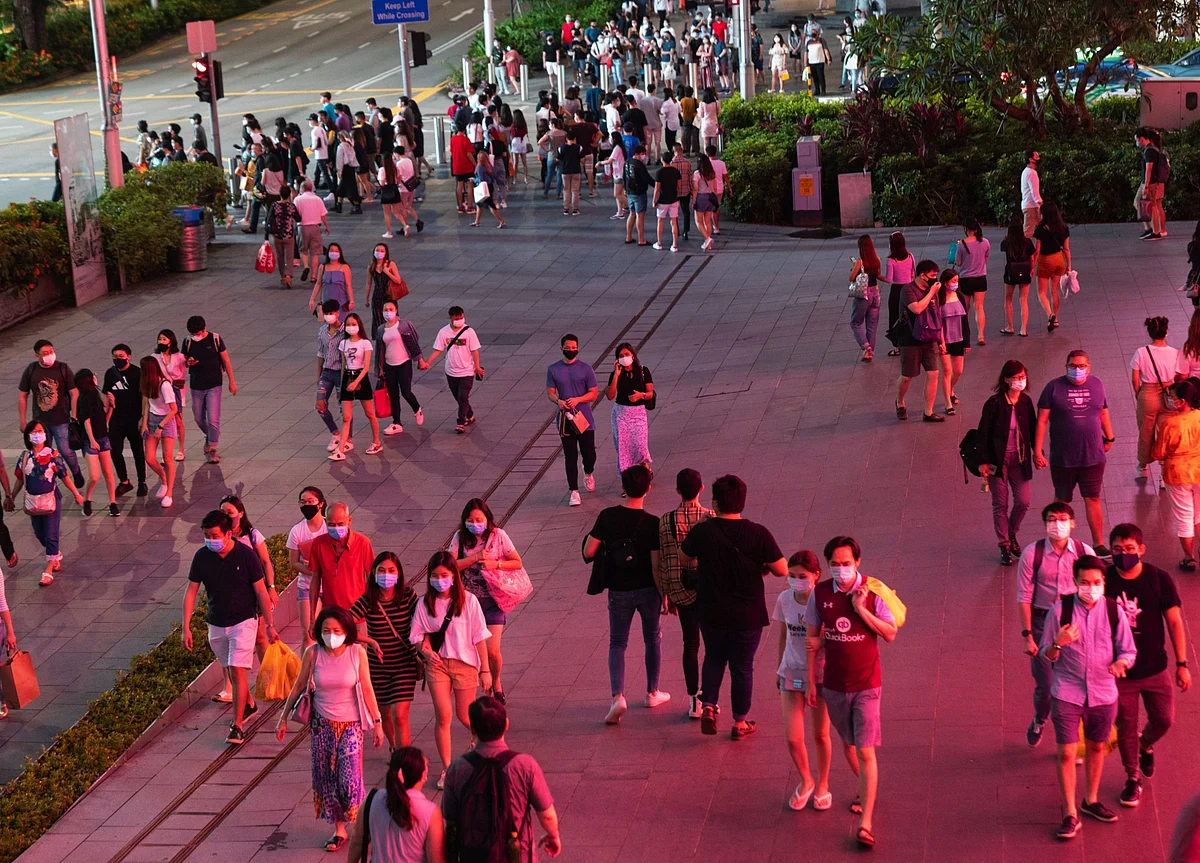 Singapore Sees Slow Recovery as Economy Plunges by Record