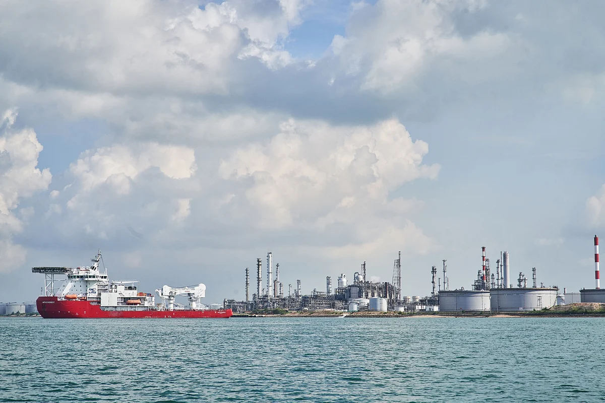 Singapore Oil Trader Hin Leong’s Founder Gets Forgery Charge