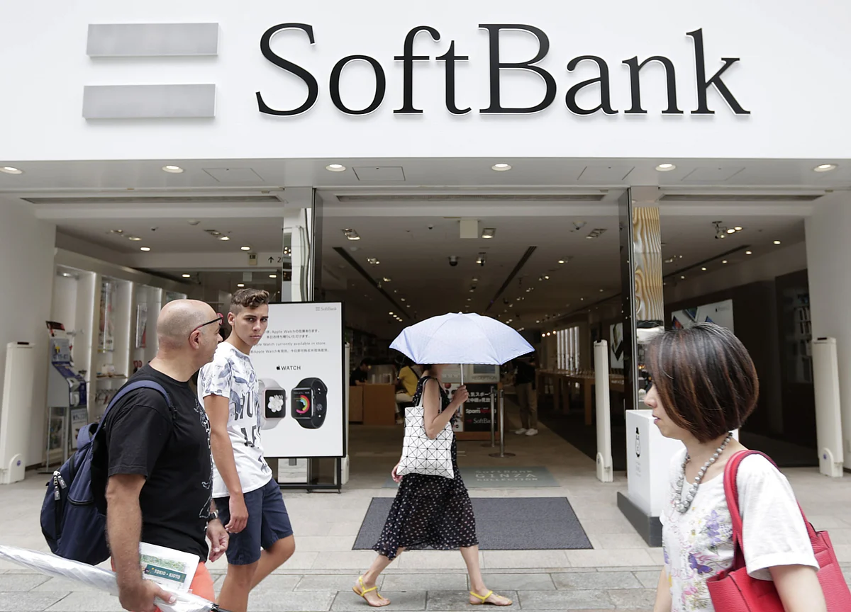 SoftBank Mobile Arm Shares Slide on News of Group Sale