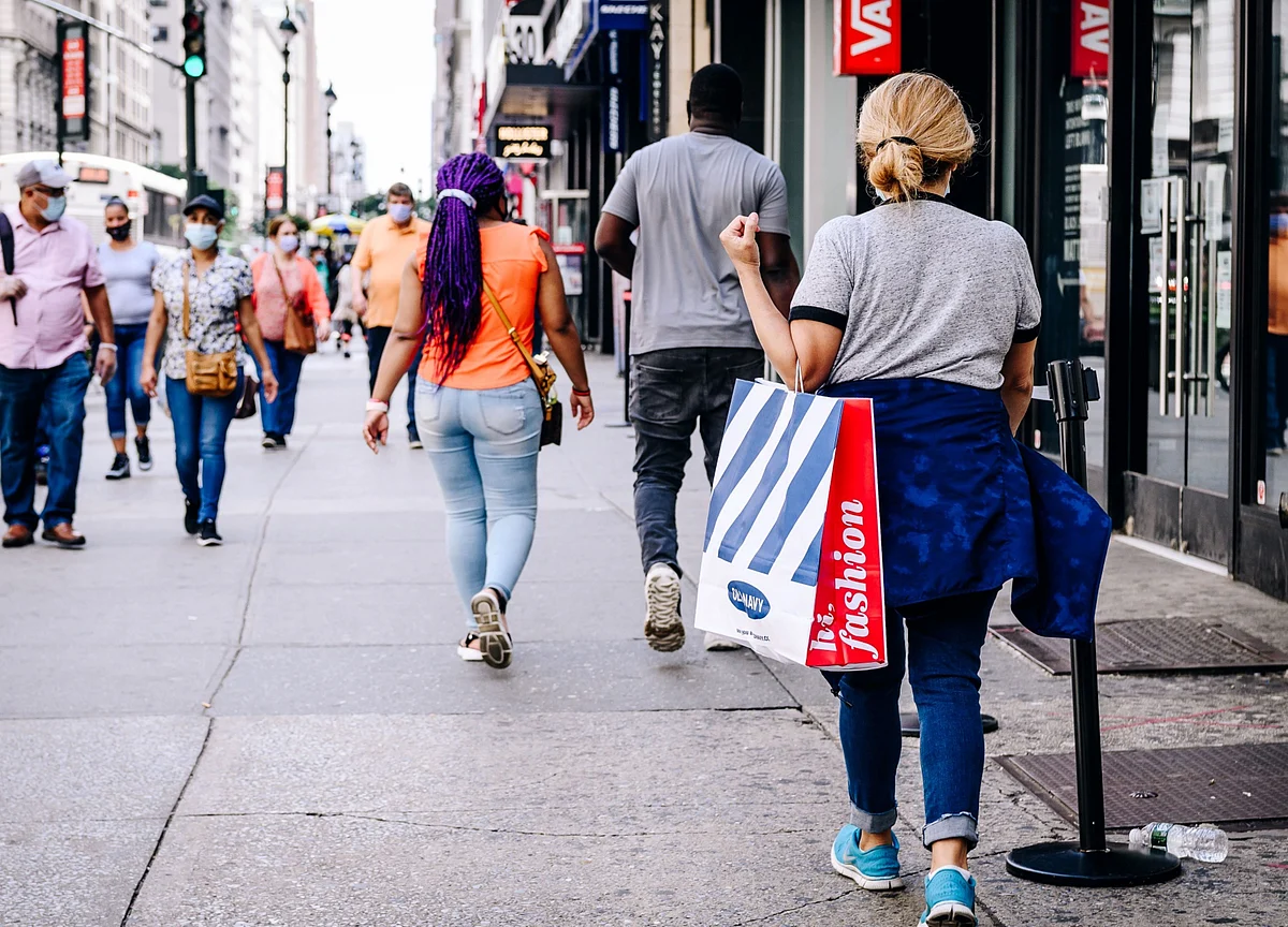 Dimon, Bezos Among CEOs Pledging to Hire 100,000 New Yorkers