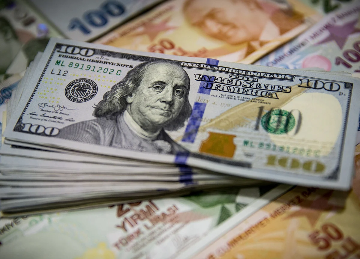 Asia Wealth Management Hits Snag With Bankers Stuck at Home