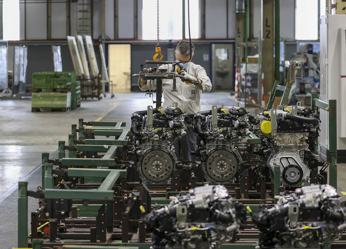U.K. Manufacturing Grows as Sector Starts Long Road to Recovery