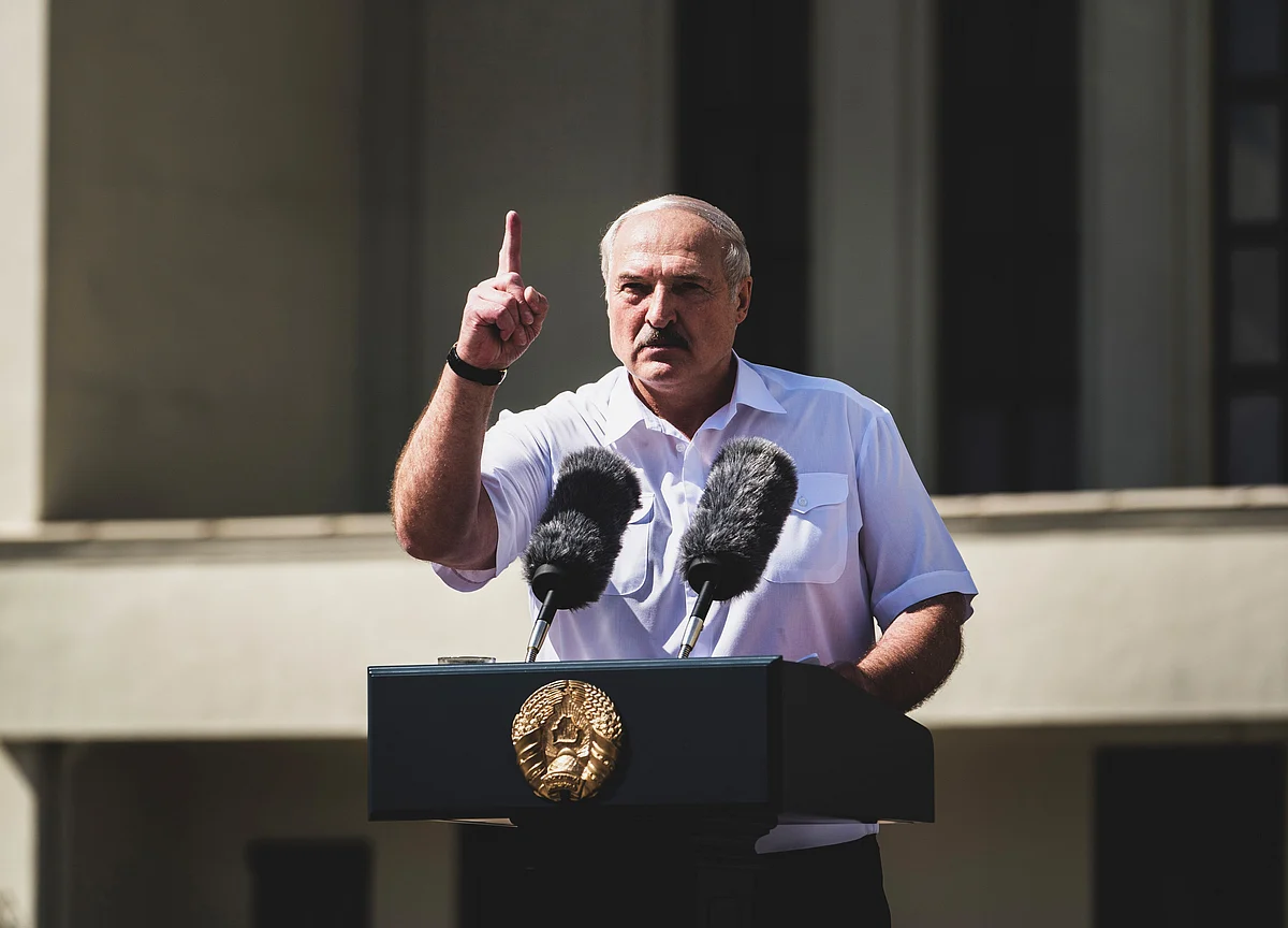Lukashenko Faces Protesters in Belarus as Russia Weighs Options