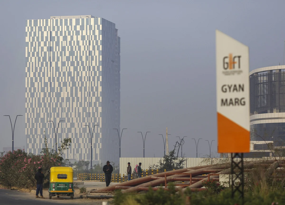 India Takes on Asia’s FX Hubs for Lion Share of Rupee Trade