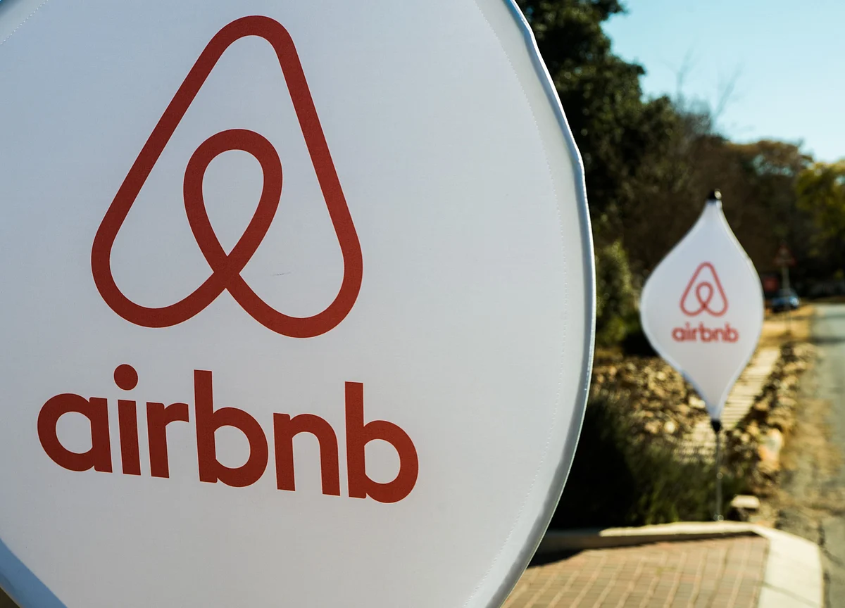 Airbnb Aims for About $35 Billion Value in Long-Awaited IPO