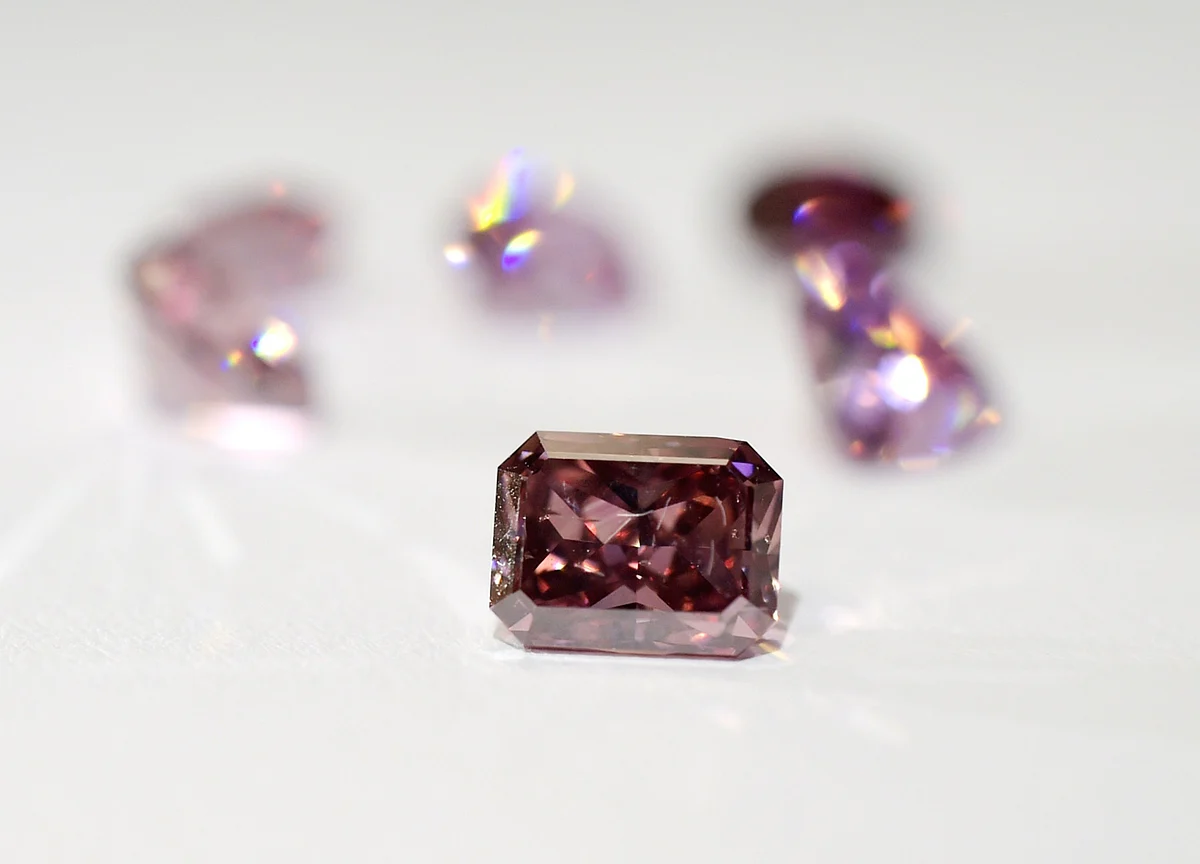 Cheaper Diamonds Fire Life Into the Hidden World of Gem Trading