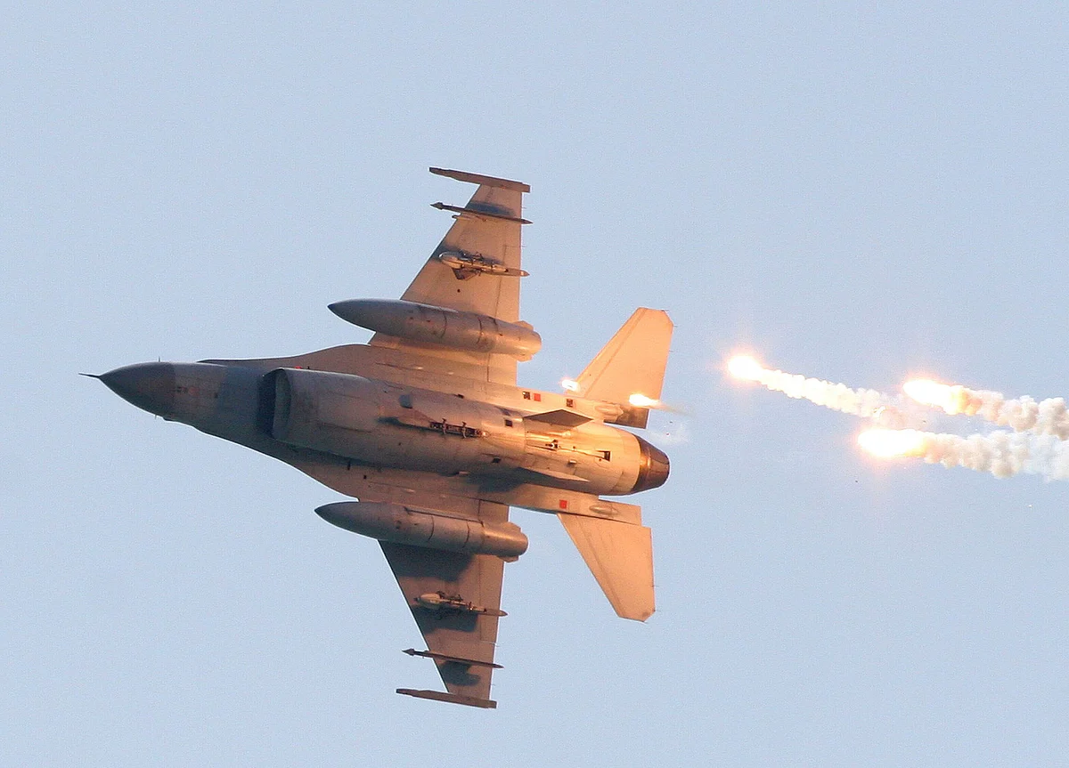 U.S. Formalizes F-16 Jet Sale to Taiwan With China Tensions High