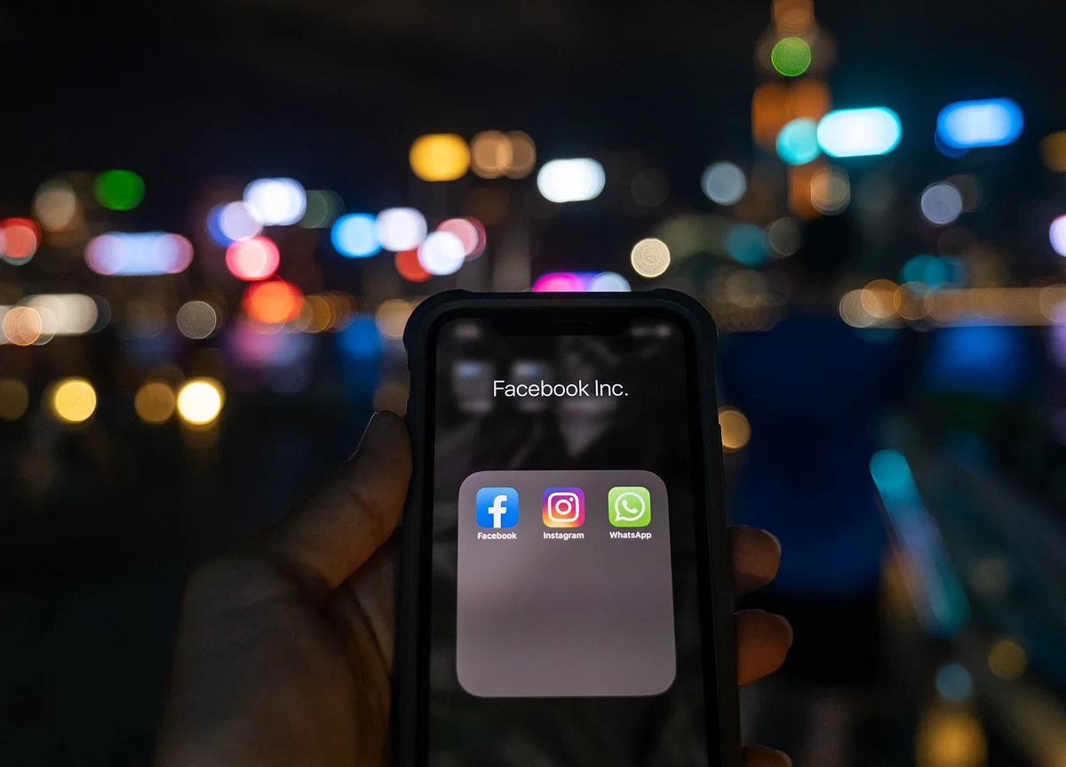 Facebook Is Merging Instagram and Messenger Chats, Verge Reports