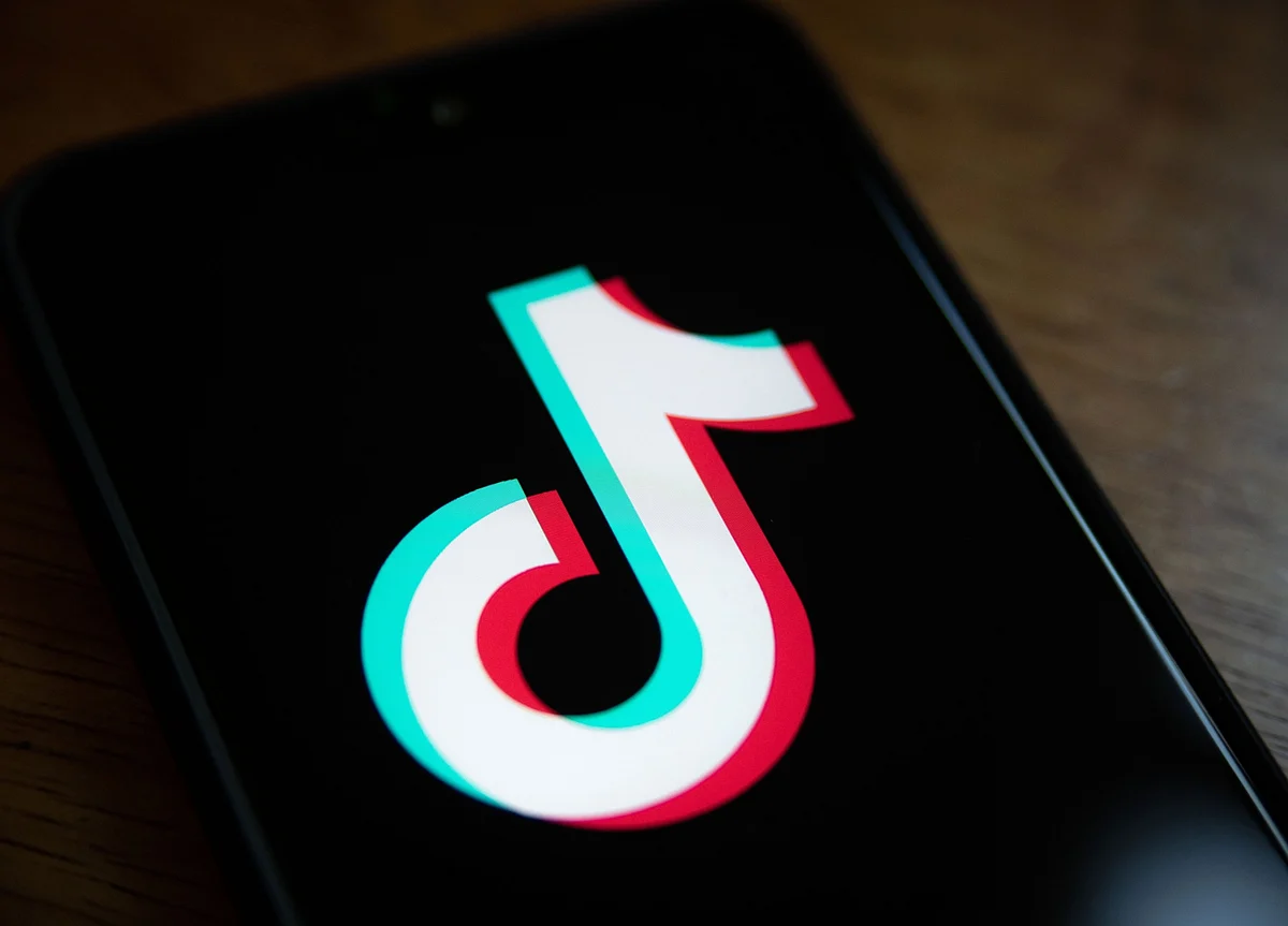 Alphabet Weighed Buying Small TikTok Stake as Part of Group Bid
