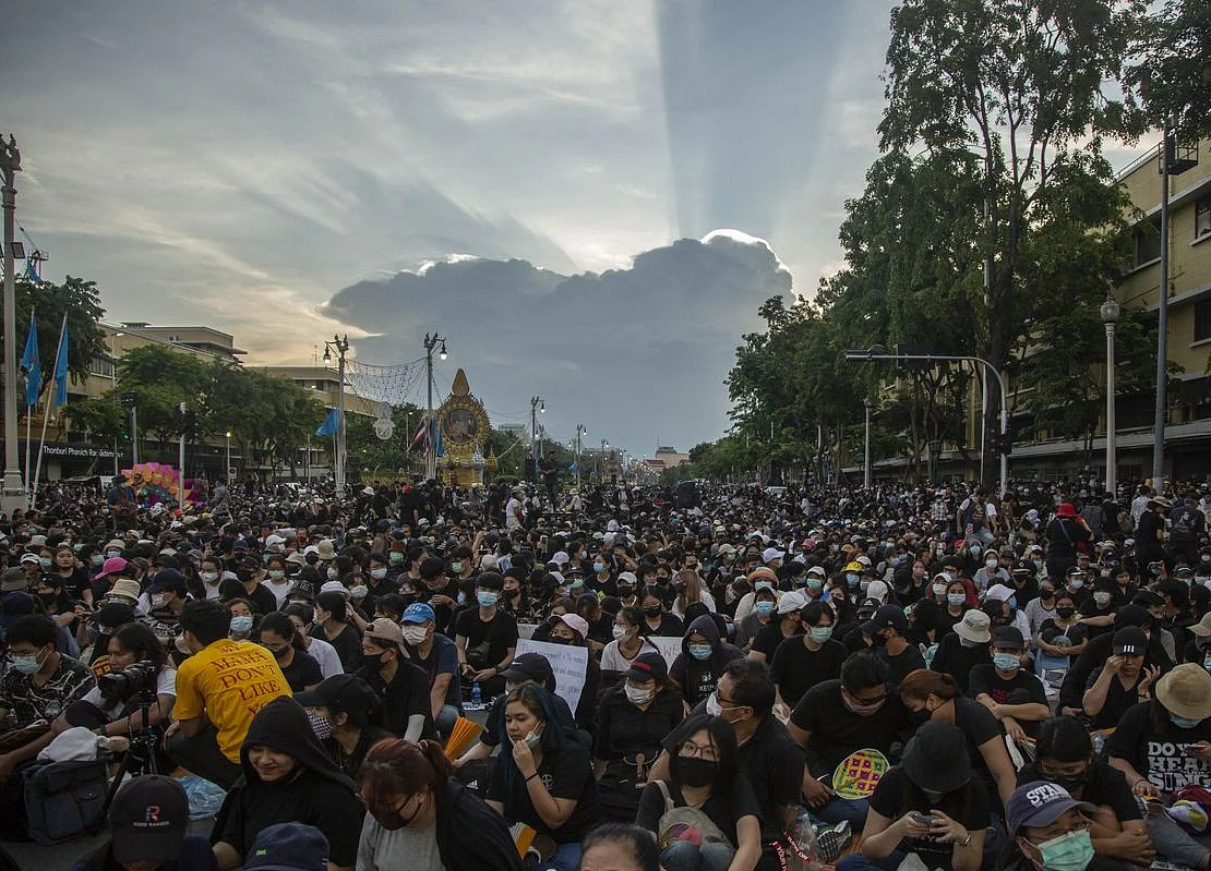 Thousands Protest in Bangkok Against Government, Monarchy