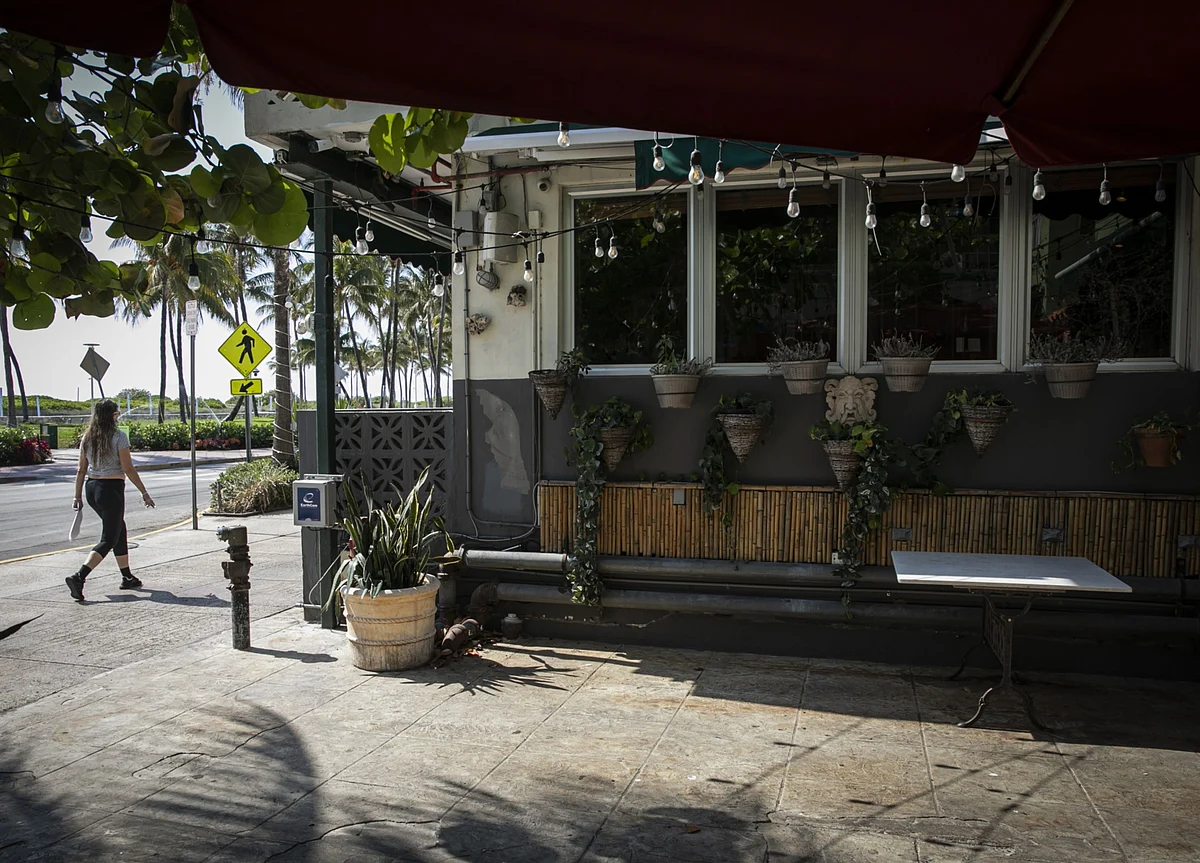 Florida to Reopen Bars Monday as Covid-19 Hospitalizations Slow