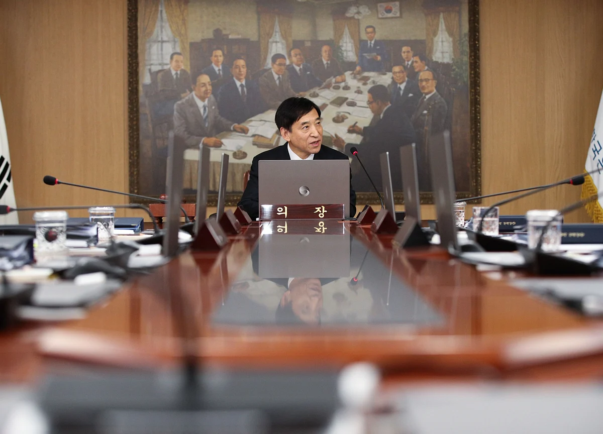 Bank of Korea to Hold Rates, Cut GDP View: Decision Guide