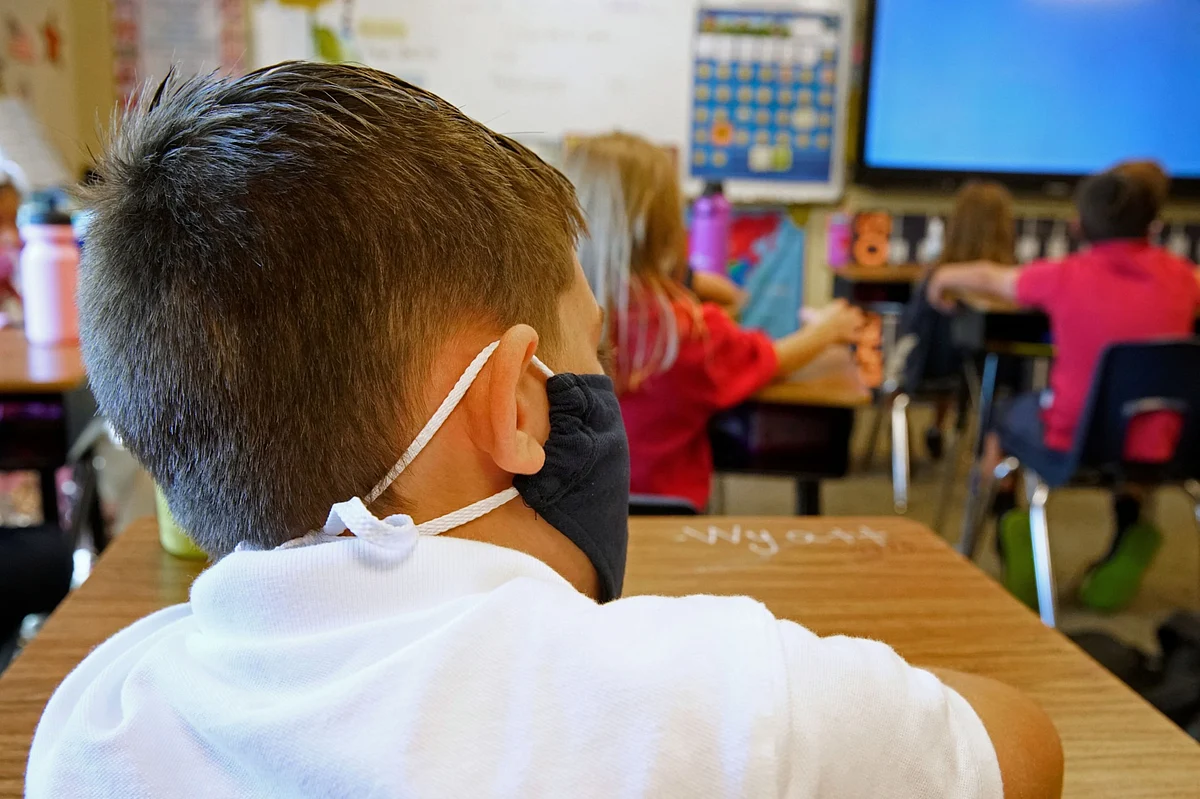 A student wears a protective mask while in class at a public charter school in Provo, Utah, on Aug. 20, 2020. (Photographer: George Frey/Bloomberg)