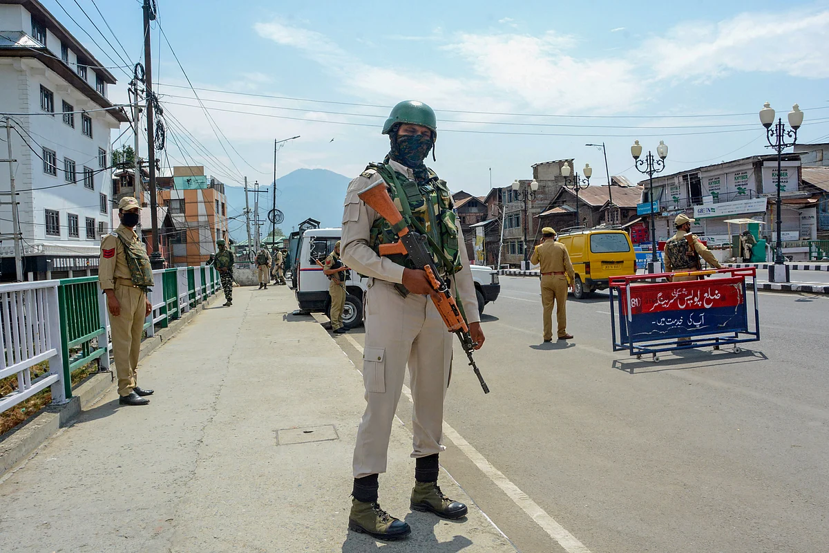 A CRPF jawan stands guard along a street on the first day of the two-day curfew in Srinagar. (Photograph: PTI)