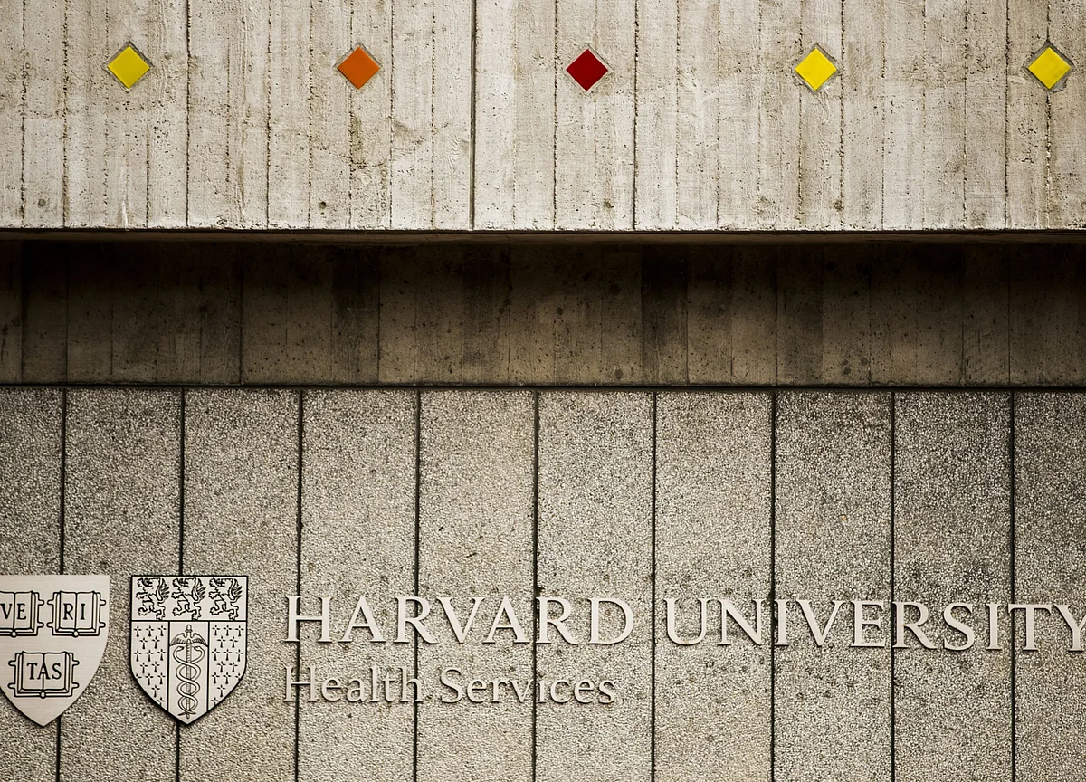 Elite U.S. Colleges Lose Favor With Lucrative Asian Students