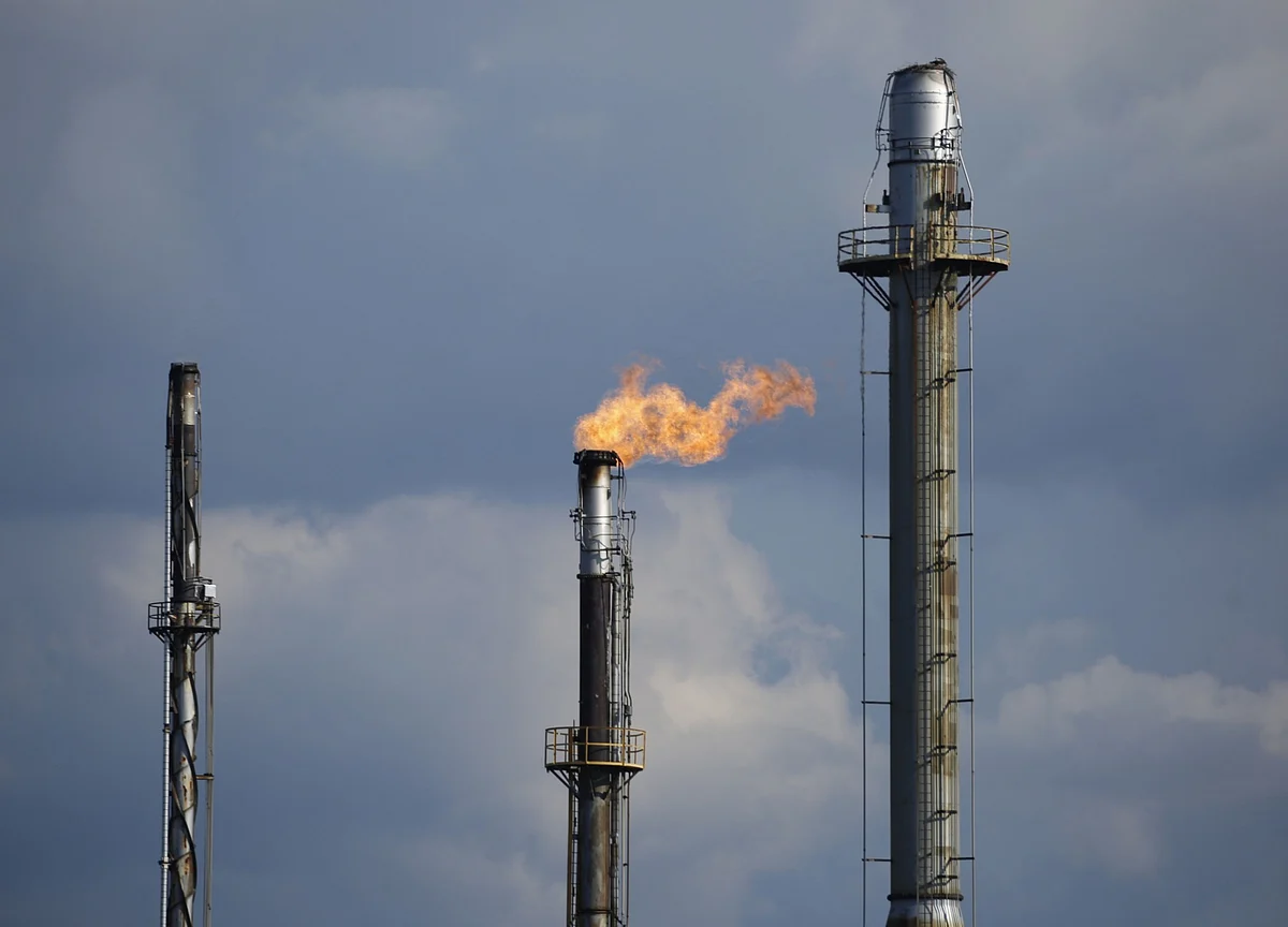 Oil Drops With IEA Demand Outlook Pointing to Weakness Ahead