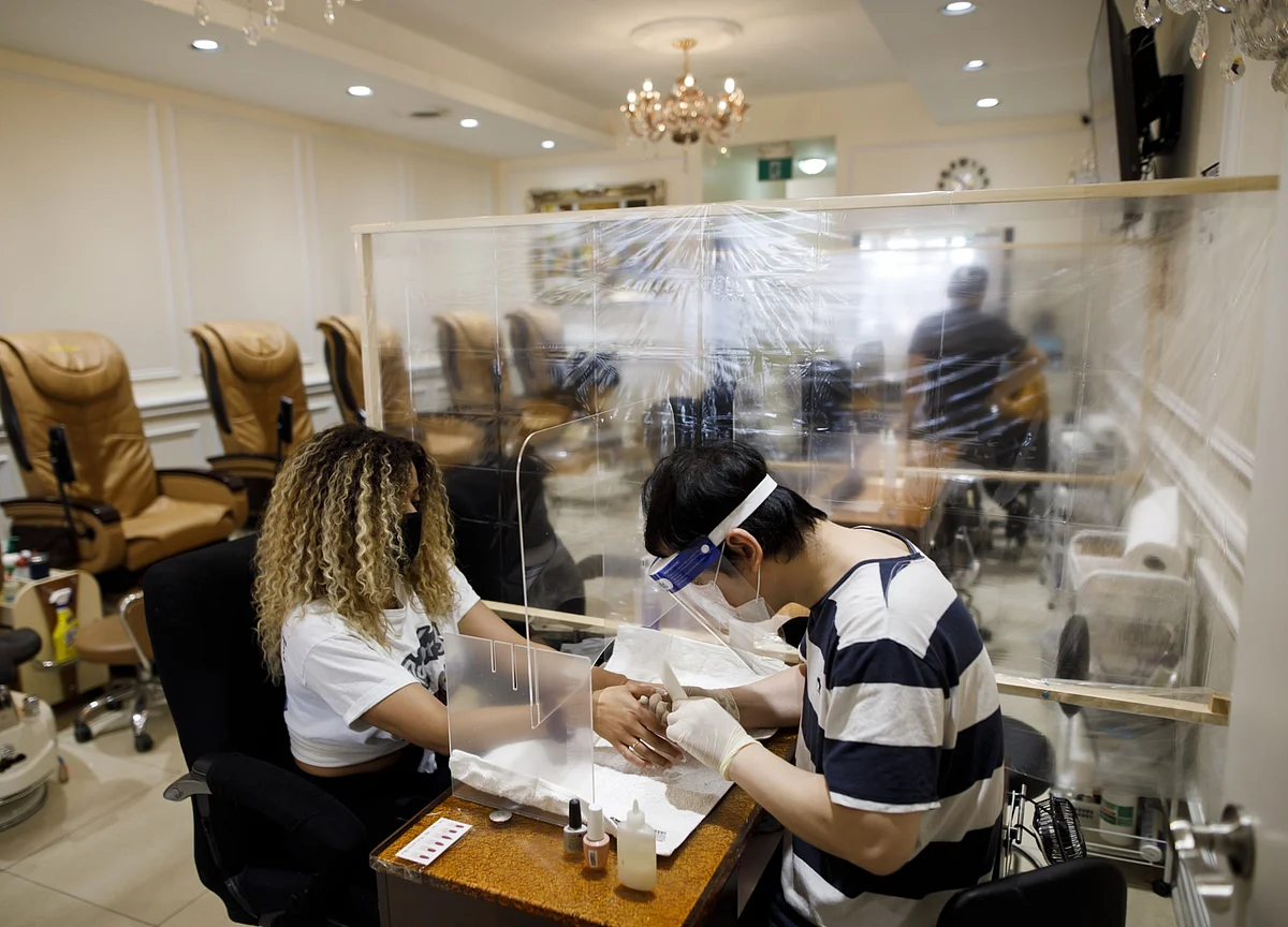 Canada Outpaces U.S., Recouping 55% of Jobs Lost to Pandemic