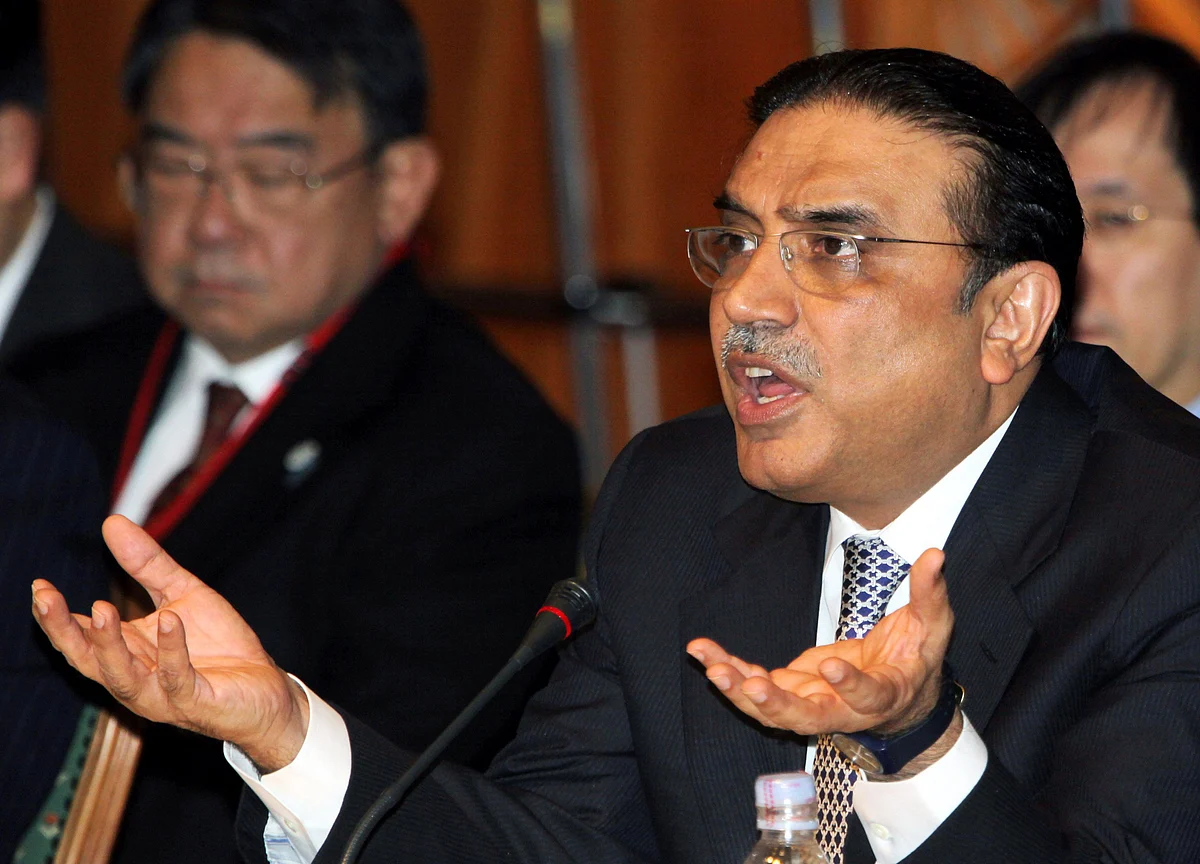Pakistan Court Indicts Ex-President Zardari in Graft Case