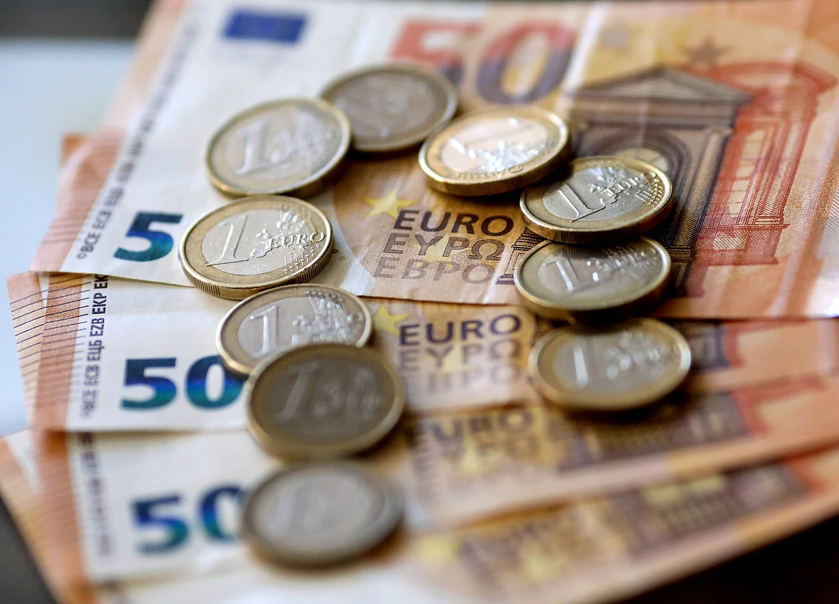 Global Challenge for Dollar’s Crown Has Euro Set for More Gains