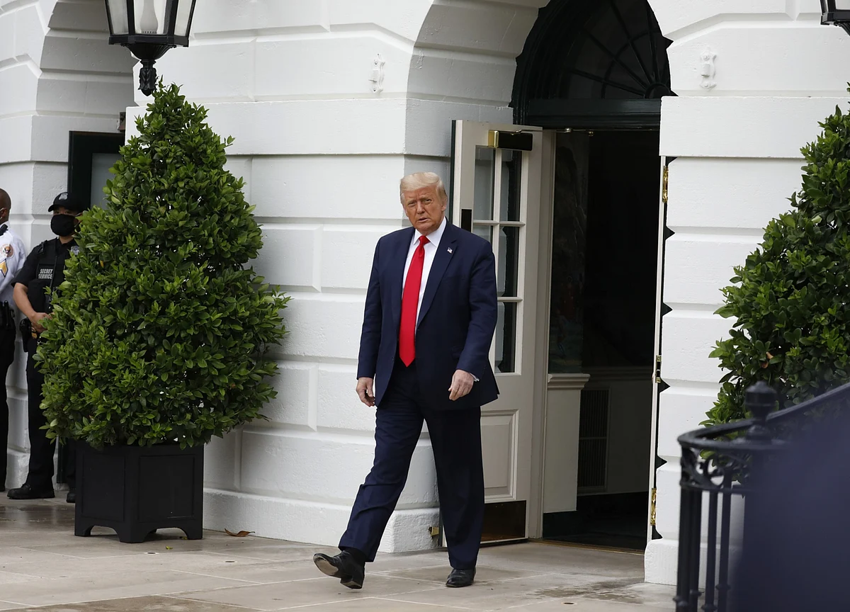 Trump Says He May Act to Stop Evictions Amid Virus-Aid Talks