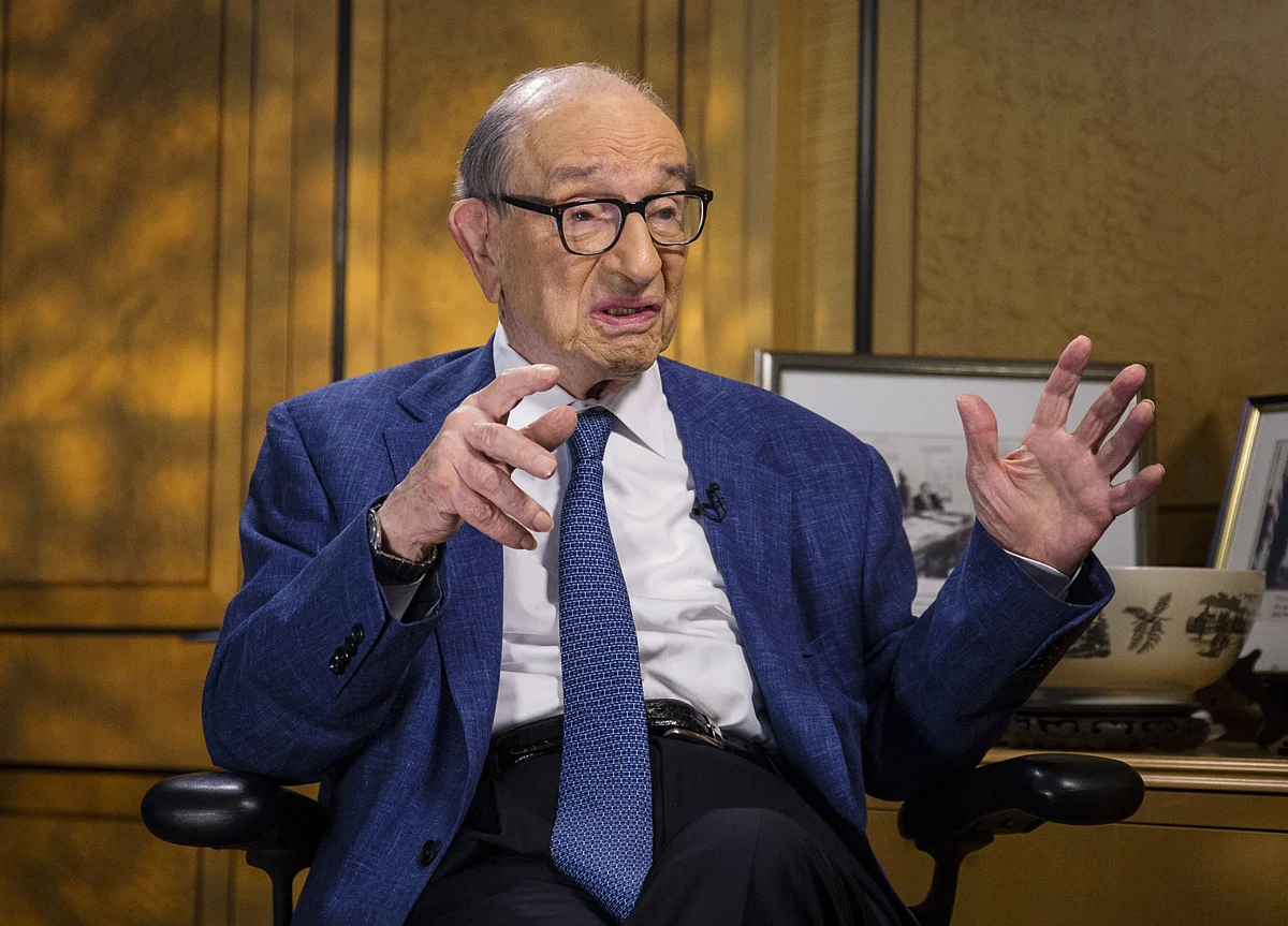 Greenspan Says U.S. Virus Failure Threatens Recovery, Aids China