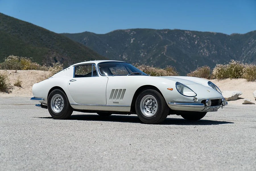 1966 Ferrari 275 GTB in white sand beach. (Photo: Bloomberg/Twitter)