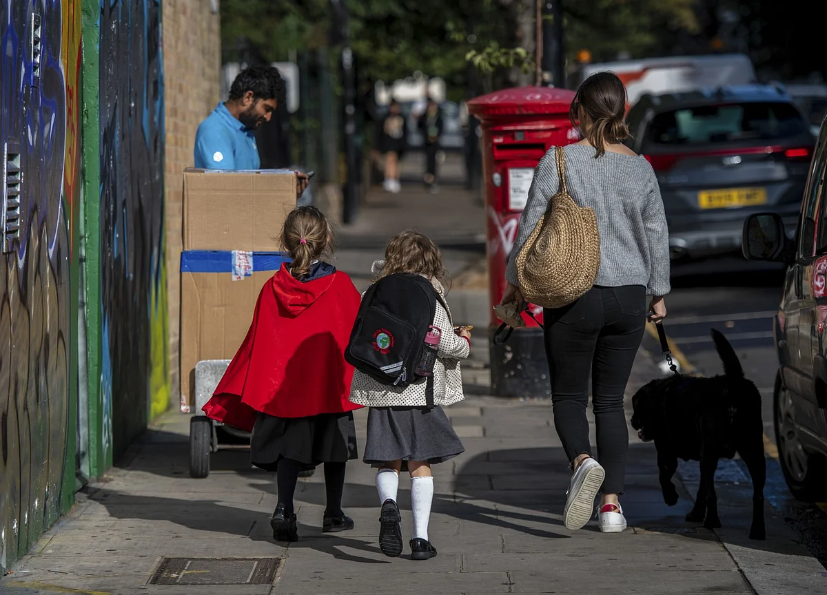 Behind Boris Johnson’s Schools Push Is Fear of More Economic Pain