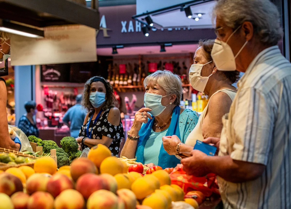 Texas Hospitalizations Halve; NYC Museums Reopen: Virus Update