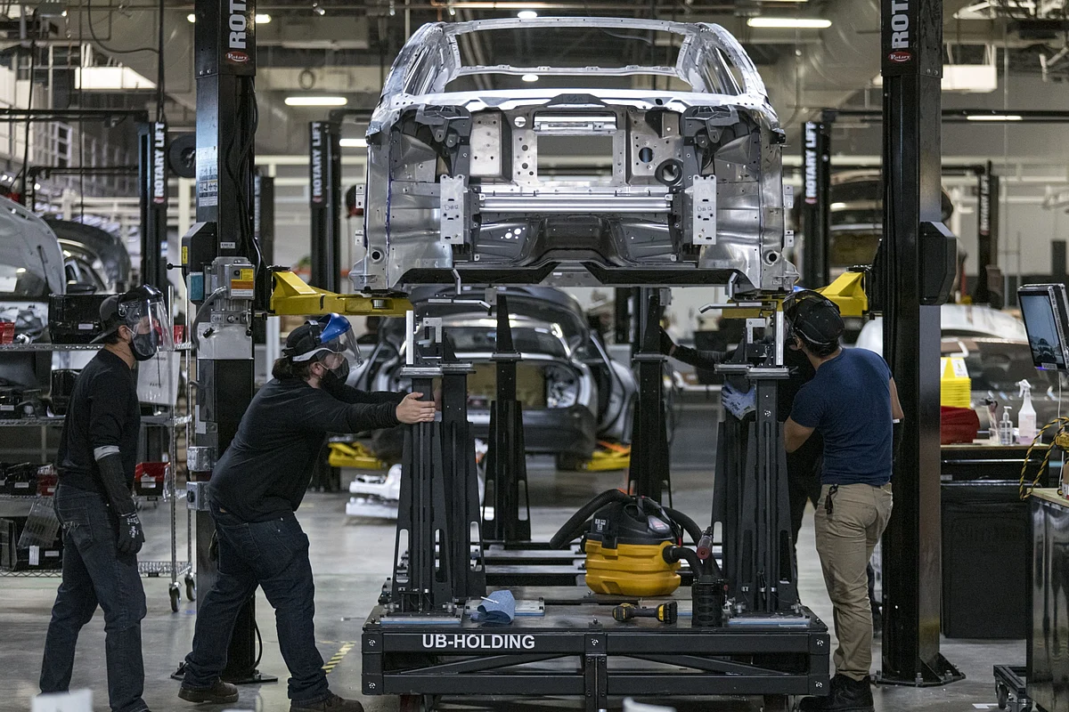 Staffing Woes Put U.S. Car Industry’s Remarkable Rebound at Risk