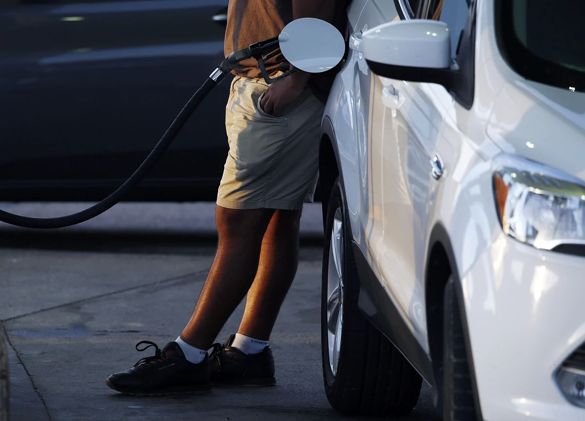 Oil in Retreat With U.S. Economic Data Flagging Spotty Rebound